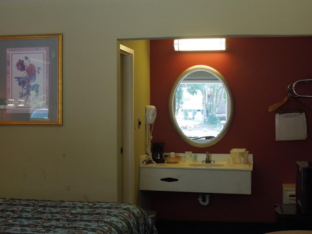 Red Roof Inn Вильямсбург Экстерьер фото