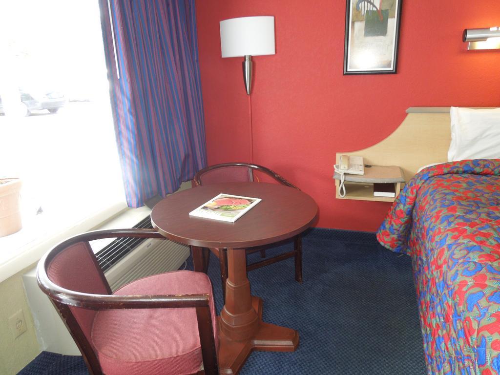 Red Roof Inn Вильямсбург Экстерьер фото