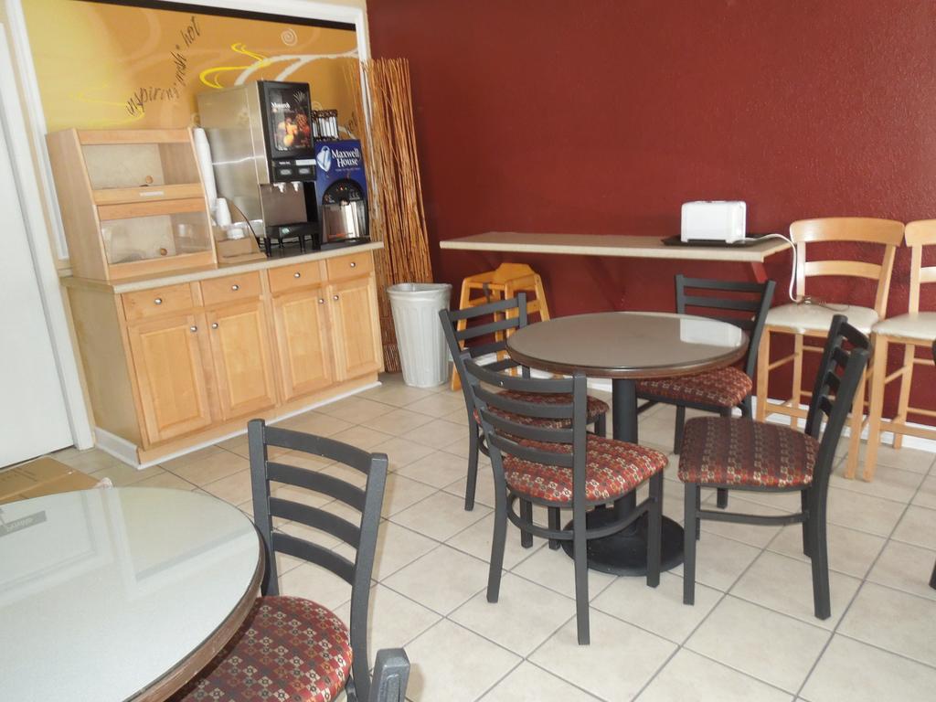 Red Roof Inn Вильямсбург Экстерьер фото