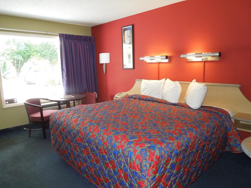 Red Roof Inn Вильямсбург Номер фото