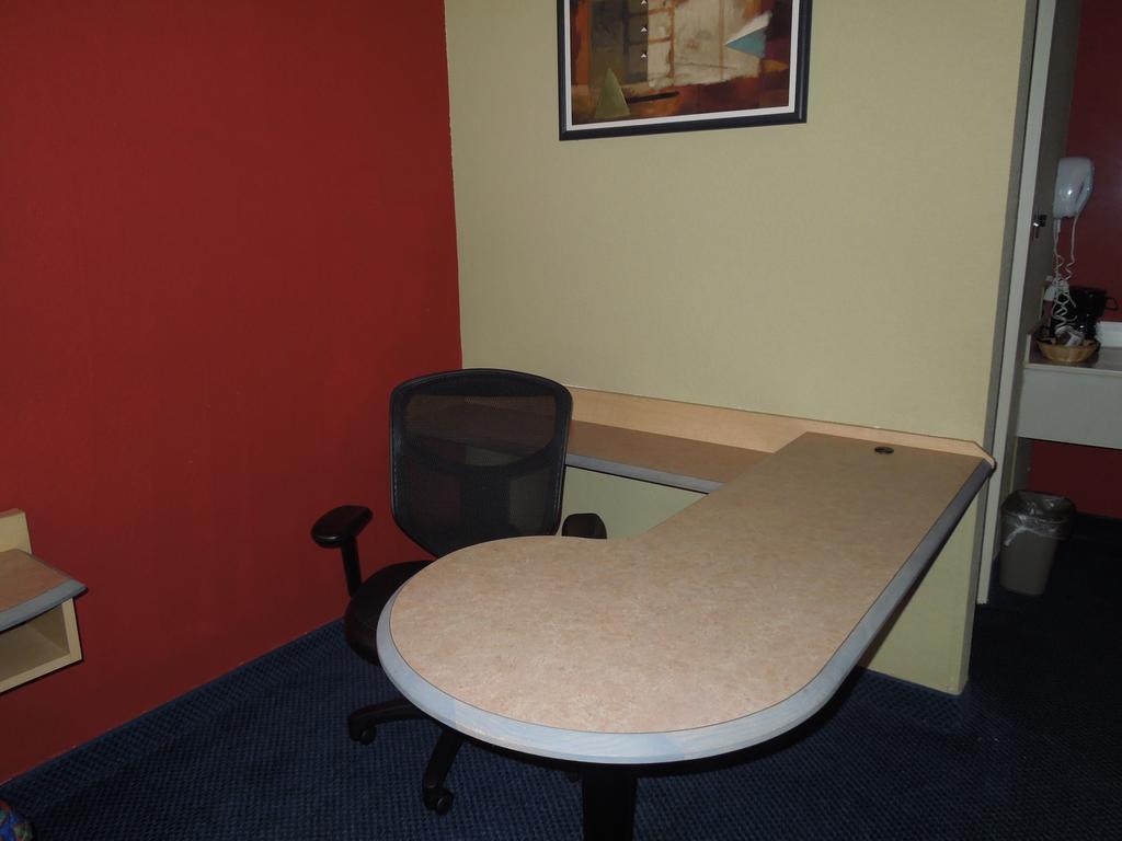 Red Roof Inn Вильямсбург Номер фото
