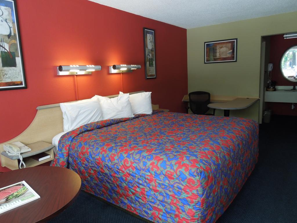 Red Roof Inn Вильямсбург Номер фото